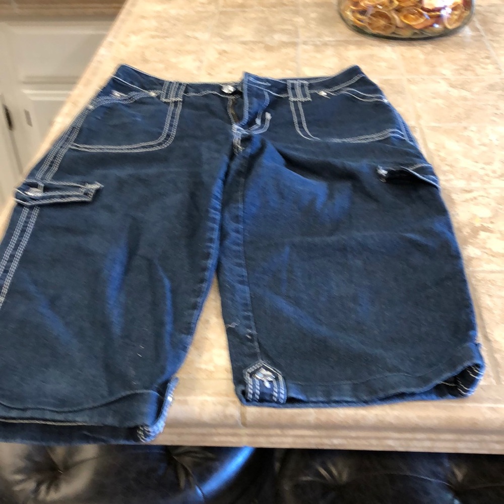 Capris - Picture 1 of 4